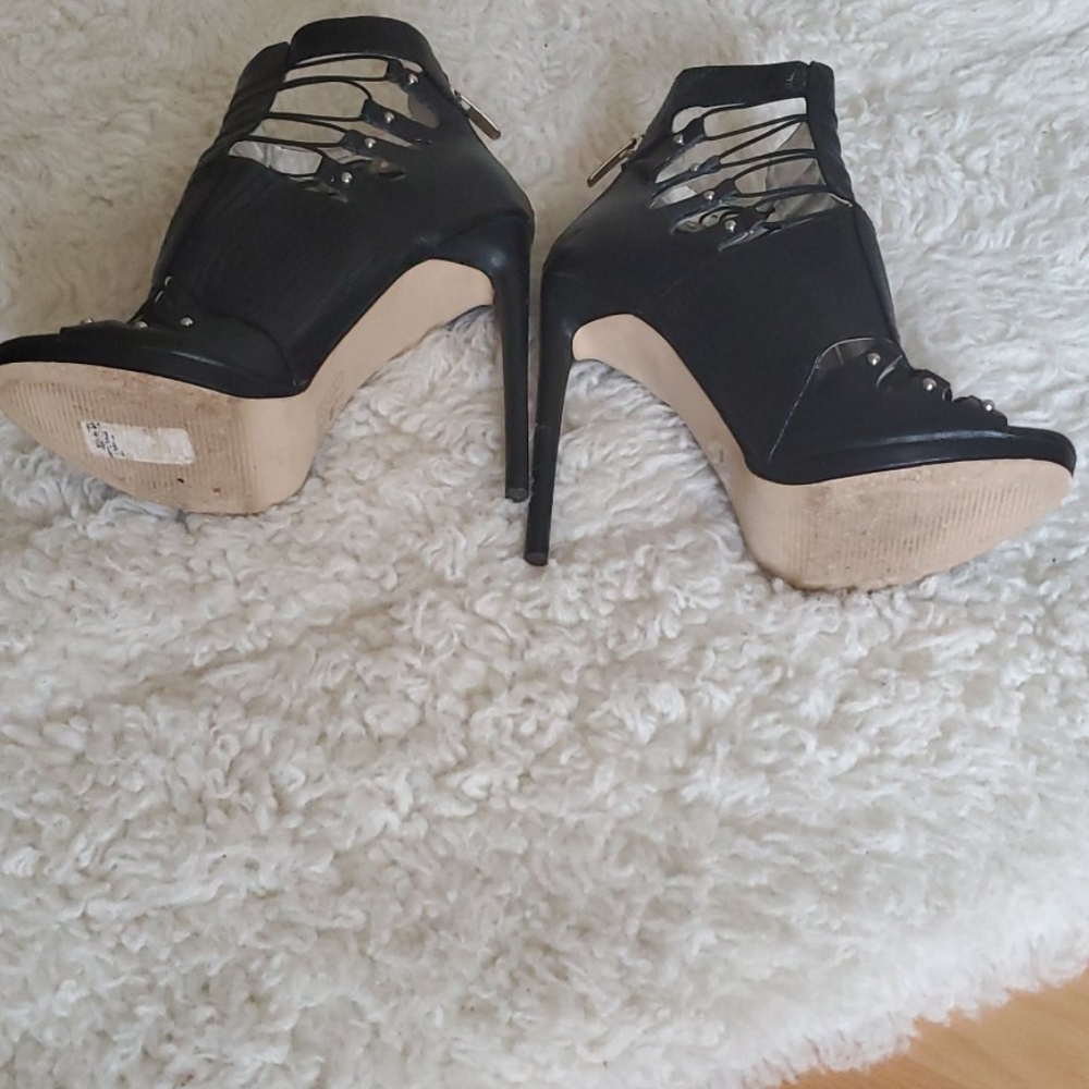 Shoes - Picture 3 of 4